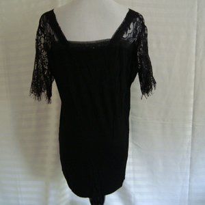 POL High-Low Contrast V-Neck Top
